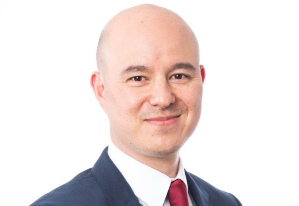 Dr Julian Waung