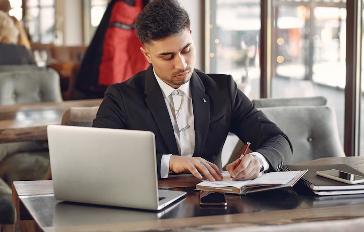 Investment Banker (Senior Level)