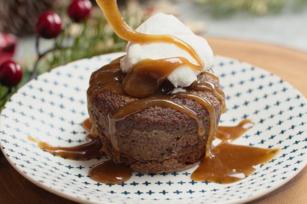 Sticky Toffee Pudding typical London dishes