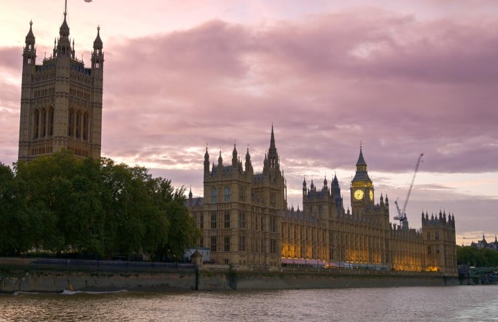 The city has more than 1,500 castles and palaces, many still inhabited