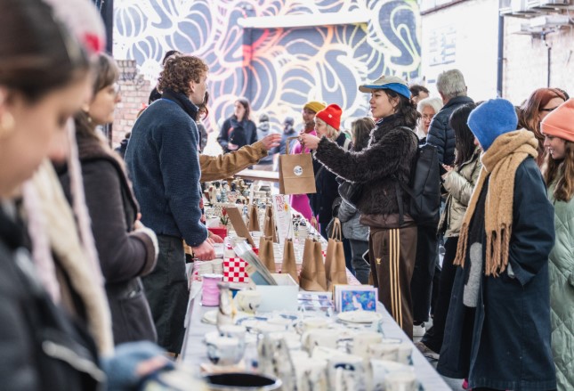 Christmas Independent Ceramics Market
